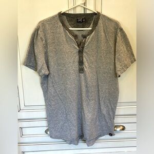 Men’s Grayers gray short sleeved Henley size extra large